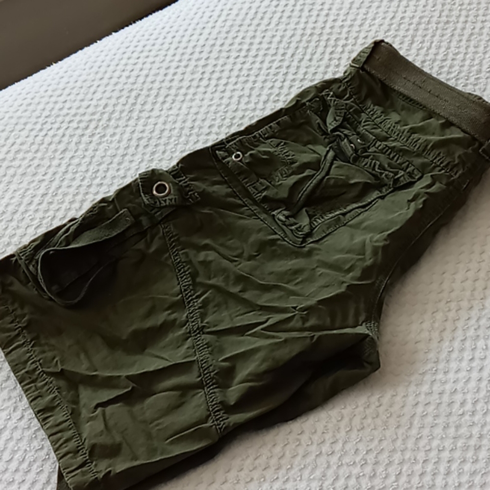 Shorts - Picture 2 of 4